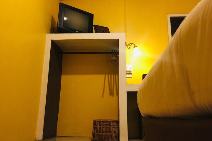 Room 27 of 81