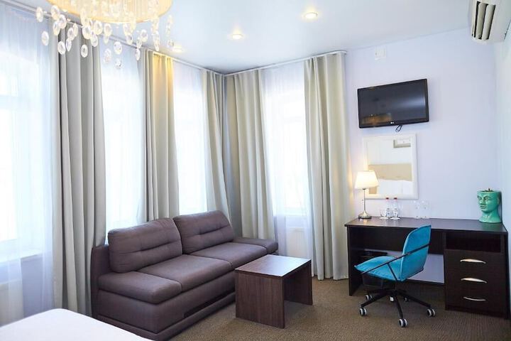 Room 10 of 82