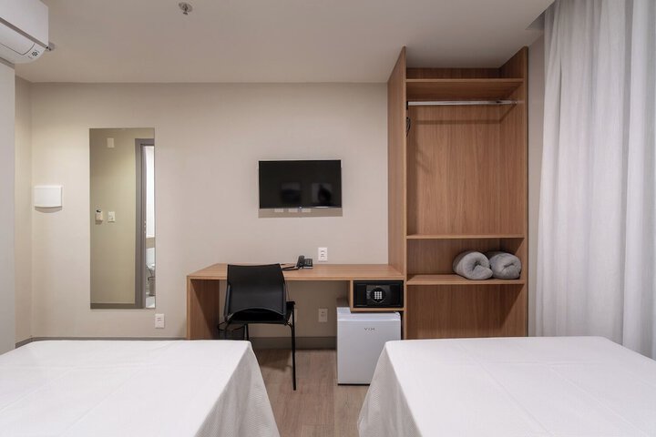 Room 9 of 27