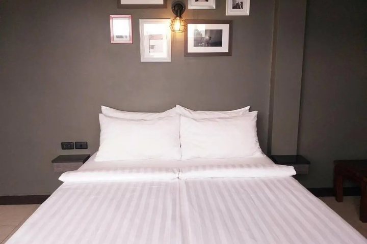 Room 2 of 18