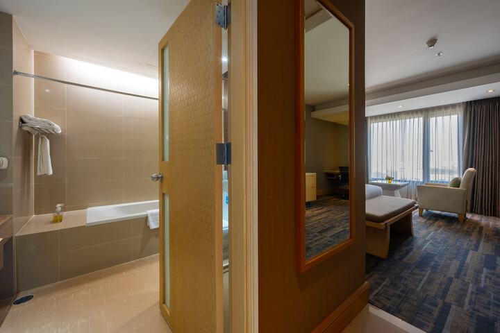 Room 44 of 151