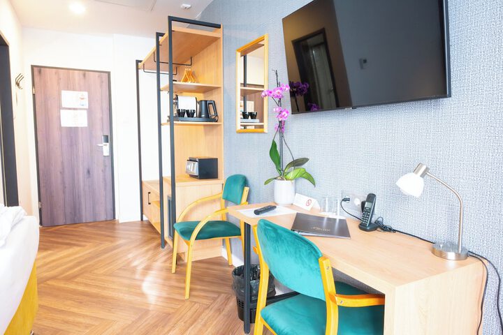 Room 40 of 83