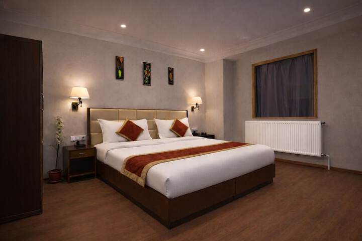 Room 8 of 30