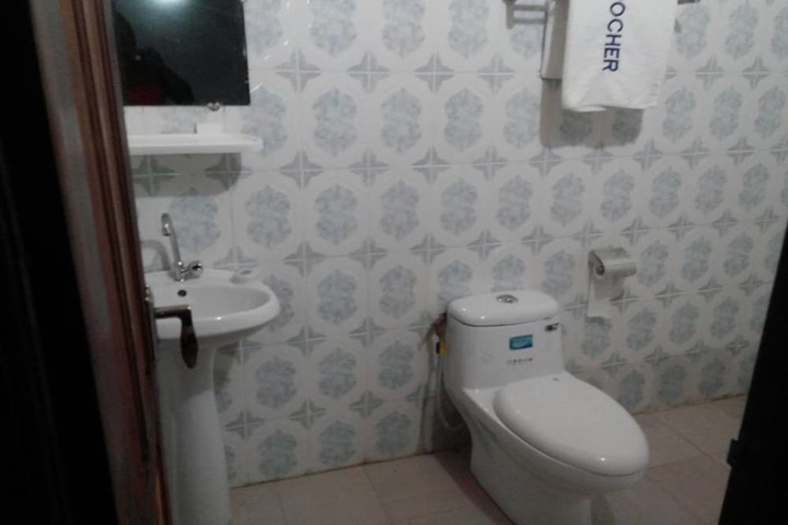 Room 12 of 32