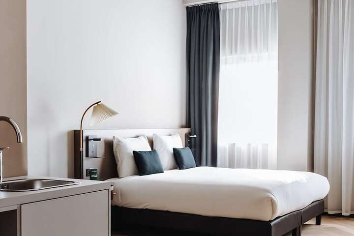 Room 3 of 8