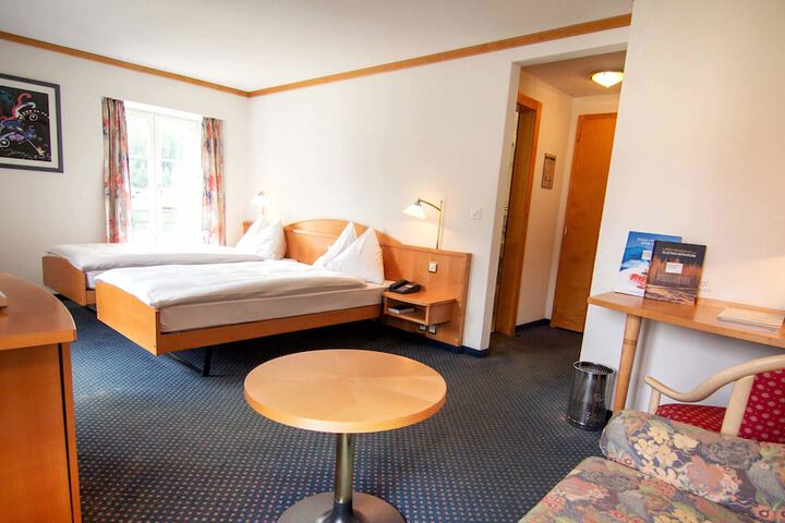 Room 8 of 85