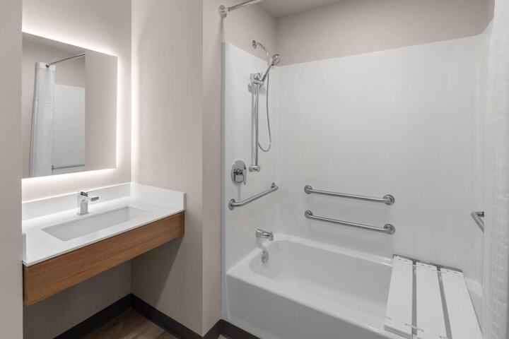 Room 25 of 40
