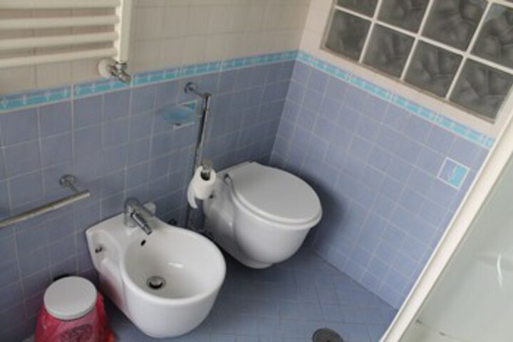 Room 2 of 13