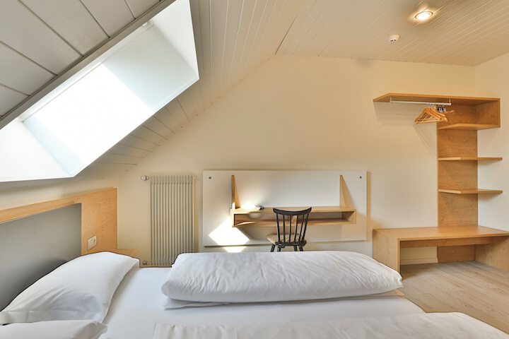 Room 8 of 120