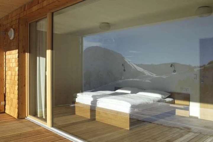Room 2 of 10