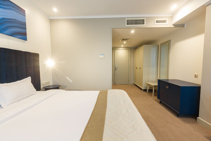 Room 19 of 96