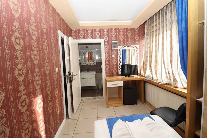 Room 37 of 85