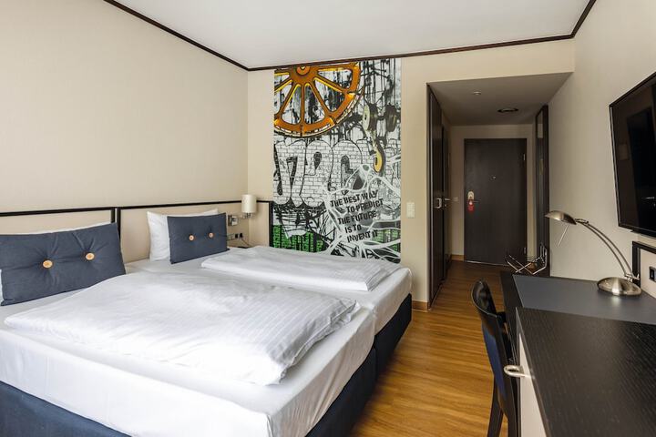 Room 28 of 109