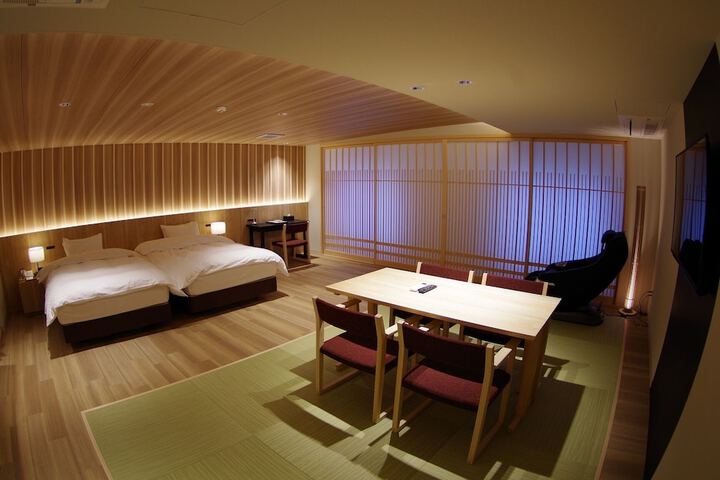 Room 15 of 42