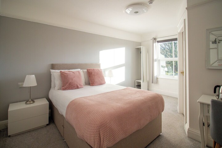 Room 10 of 42