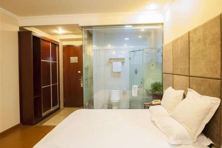 Room 8 of 72