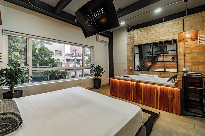 Room 43 of 230
