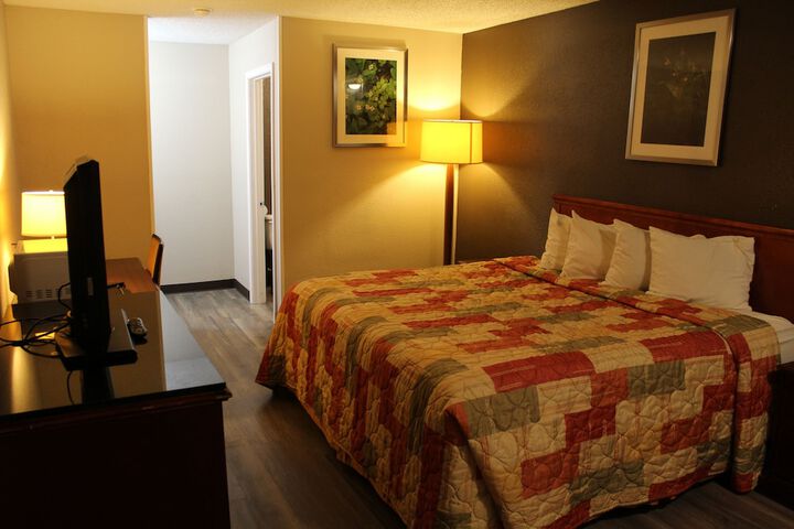 1 King Bed (2 of 6)