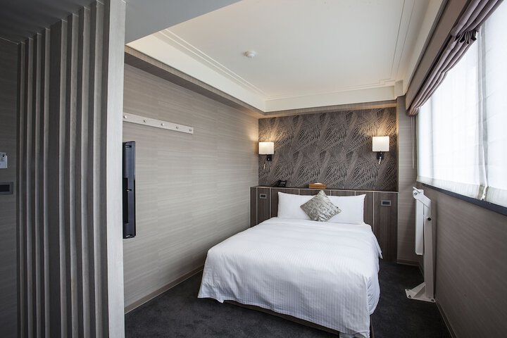 Room 10 of 26