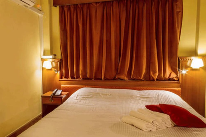 Room 10 of 48