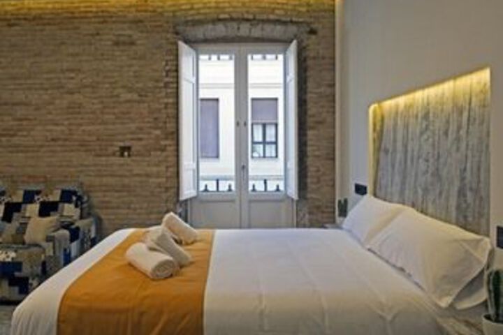 Room 8 of 16