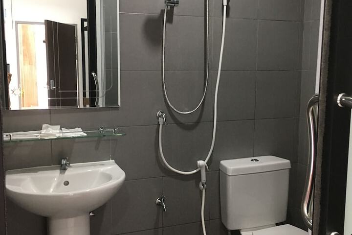 Room 25 of 43