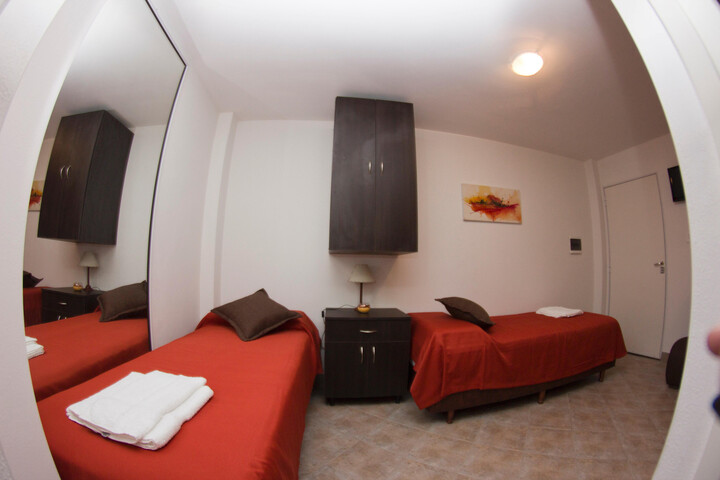 Room 11 of 38