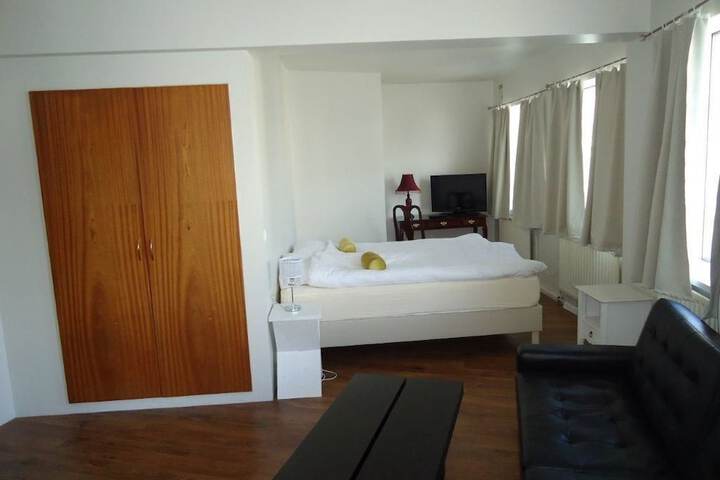 Room 8 of 63