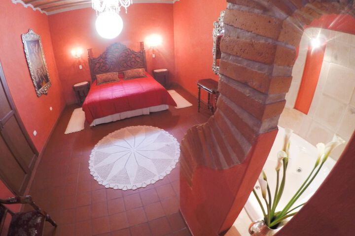 Room 13 of 82
