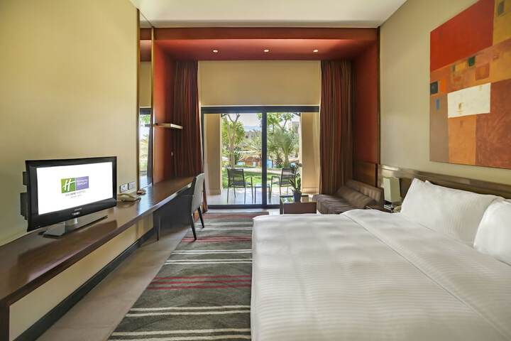 Room 33 of 120