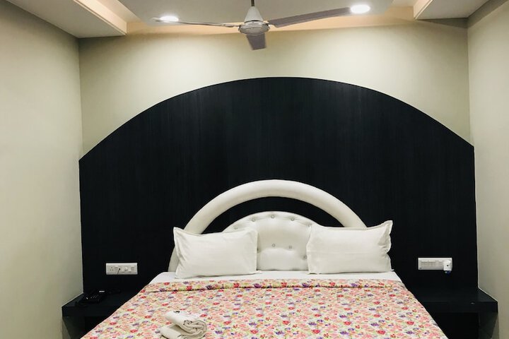 Room 7 of 13