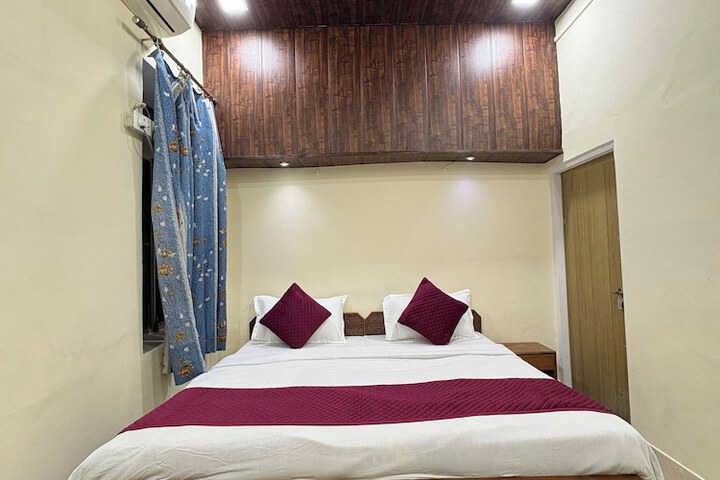 Room 12 of 26
