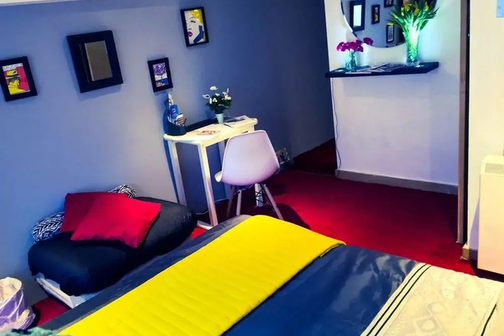 Room 5 of 13