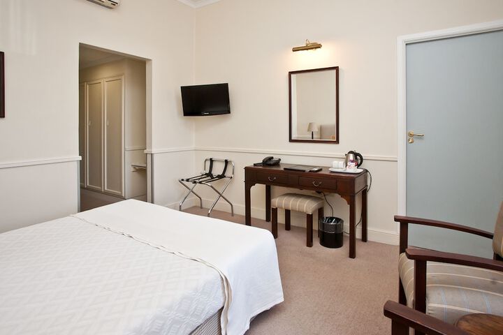 Room 5 of 82