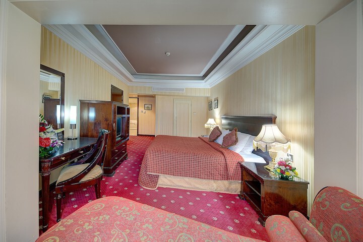 Room 33 of 95