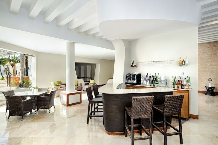 Lounge 62 of 79