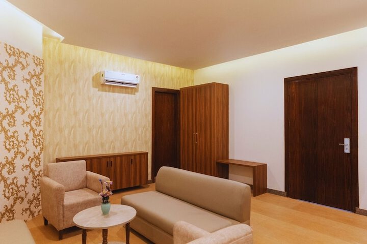 Room 34 of 73