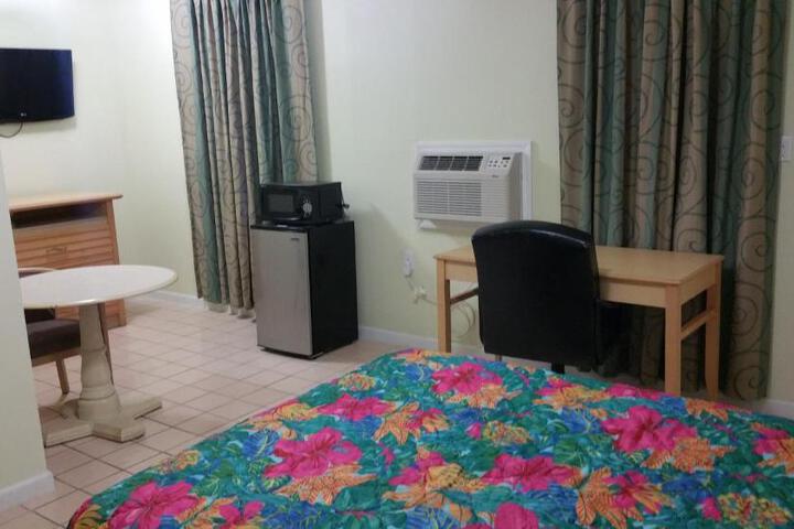 1 King Bed (7 of 8)