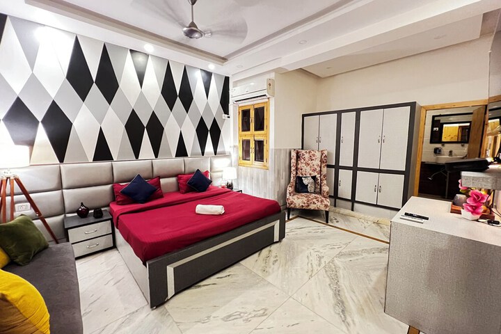 Room 6 of 20