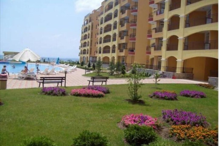 Hotel Exterior 56 of 65
