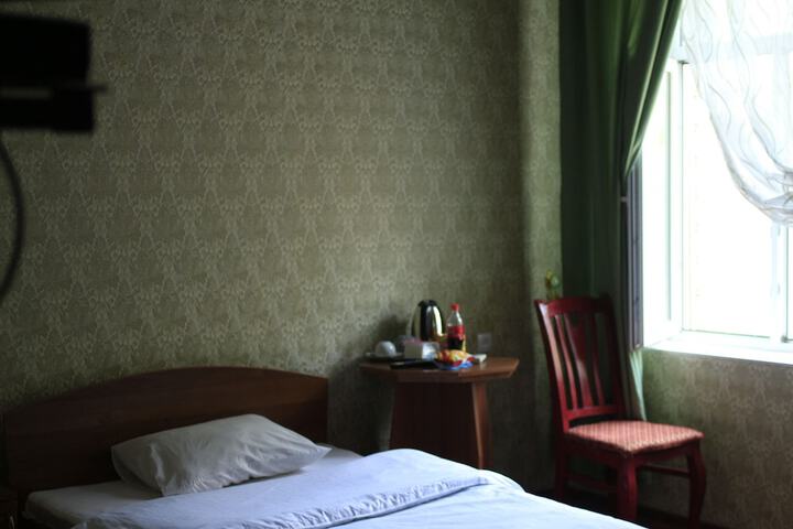 Room 8 of 30