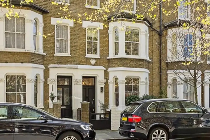 4 Bedroom Town House in Shepherds Bush