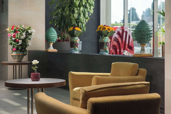 Entrance & Lobby