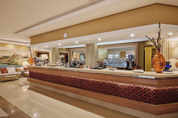 Lounge 60 of 116