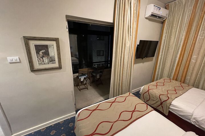 Room 30 of 47