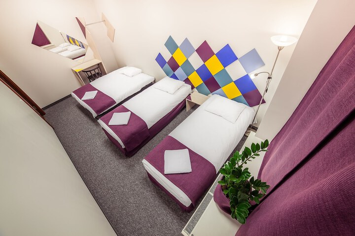 Room 6 of 33