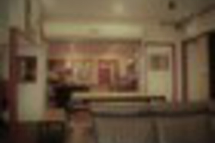 Lounge 104 of 135
