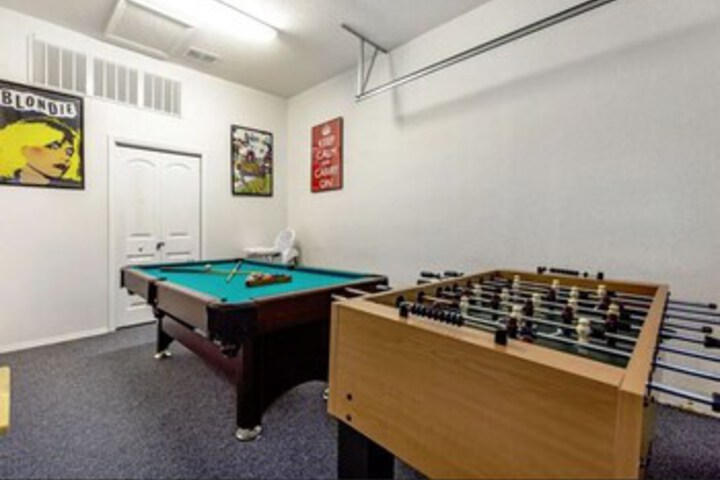 Room 11 of 48