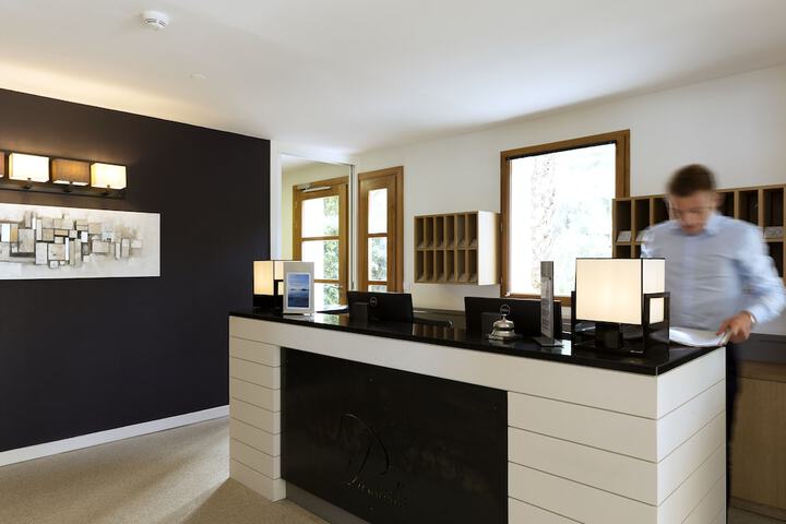 Concierge desk