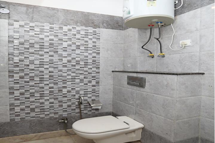 OYO Flagship 136 Sector 45 Noida
